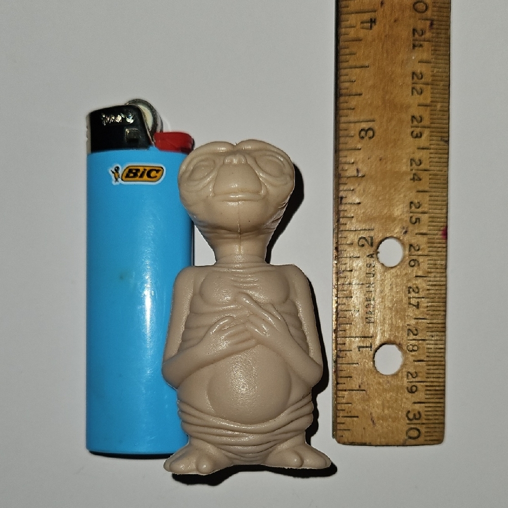 Vintage 1982 Candy Filled 3" Figure E.T. The Etraterrestrial Universal studios